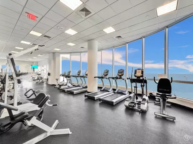 2-bedroom condo for rent in Miami Beach - 6365 Collins Ave 3102 - MondialRealty