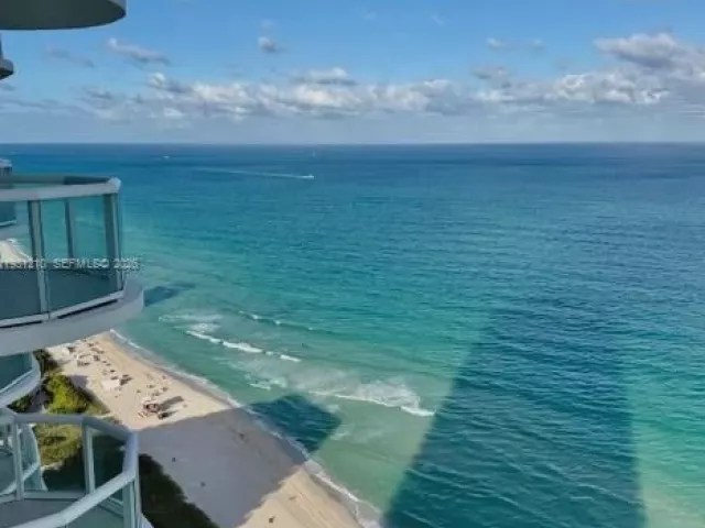 2-bedroom condo for rent in Miami Beach - 6365 Collins Ave 3102 - MondialRealty