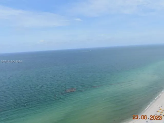 2-bedroom condo for rent in Miami Beach - 6365 Collins Ave 3102 - MondialRealty