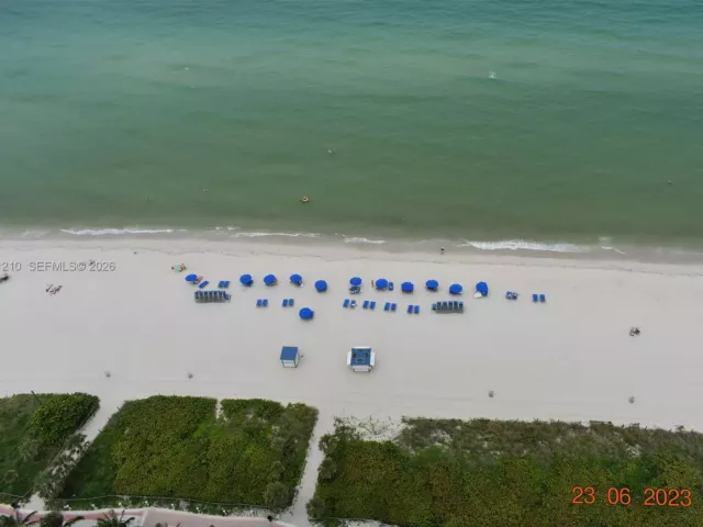 2-bedroom condo for rent in Miami Beach - 6365 Collins Ave 3102 - MondialRealty