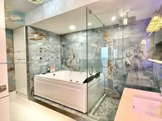 2-bedroom condo for rent in Miami Beach - 6365 Collins Ave 3102 - MondialRealty