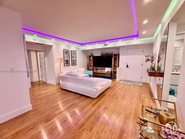 2-bedroom condo for rent in Miami Beach - 6365 Collins Ave 3102 - MondialRealty