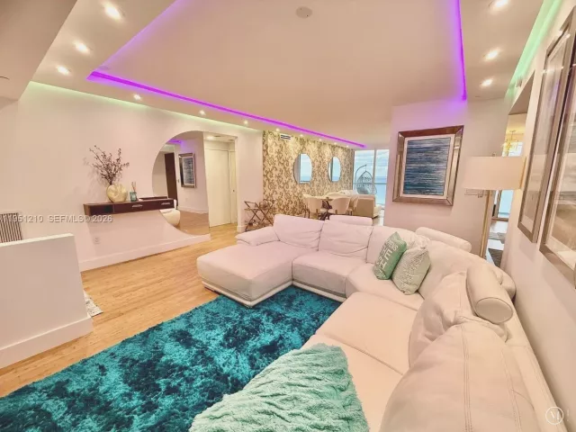 2-bedroom condo for rent in Miami Beach - 6365 Collins Ave 3102 - MondialRealty