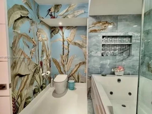 2-bedroom condo for rent in Miami Beach - 6365 Collins Ave 3102 - MondialRealty