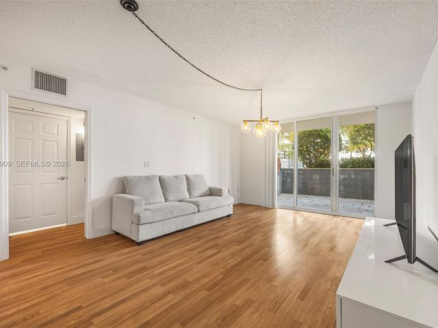 Apartment for rent  Unit #606 - photo 7440591