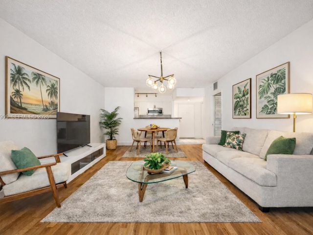 Apartment for rent  Unit #606 - photo 7440592