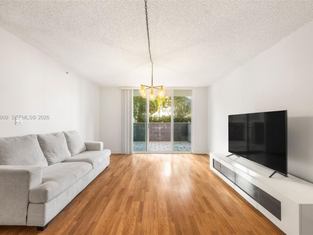 Apartment for rent  Unit #606 - photo 7440593