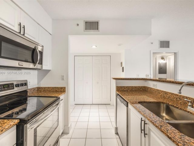 Apartment for rent  Unit #606 - photo 7440596