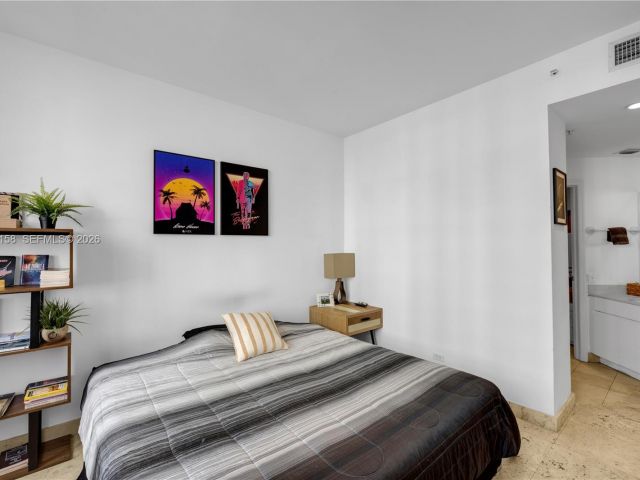 Apartment for rent  Unit #701 - photo 7434380