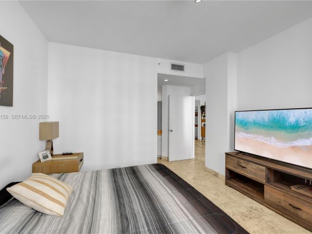 Apartment for rent  Unit #701 - photo 7434381