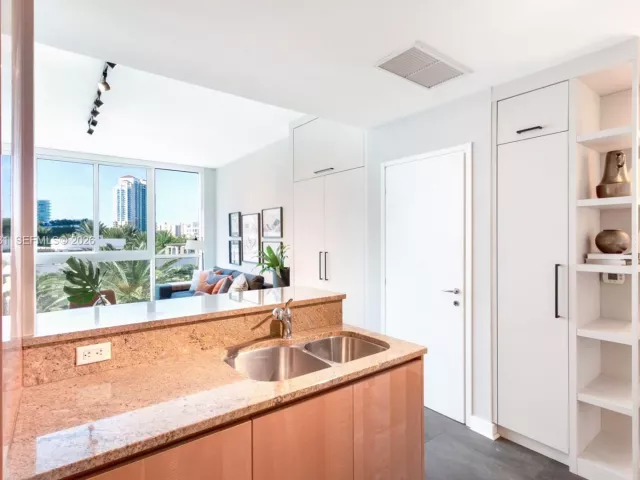 1-bedroom condo for rent in Miami Beach - 50 S Pointe Dr 609 - MondialRealty