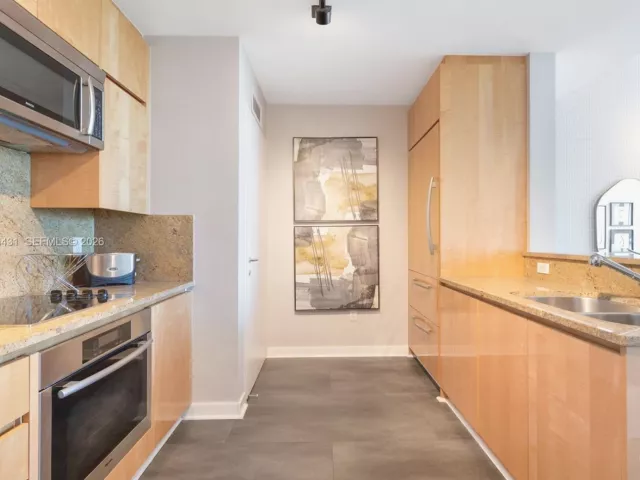 1-bedroom condo for rent in Miami Beach - 50 S Pointe Dr 609 - MondialRealty