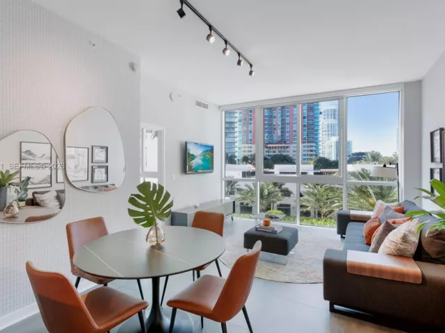 1-bedroom condo for rent in Miami Beach - 50 S Pointe Dr 609 - MondialRealty