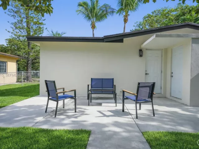 3-bedroom home for sale in North Miami - 13720 NW 4th Ct - MondialRealty