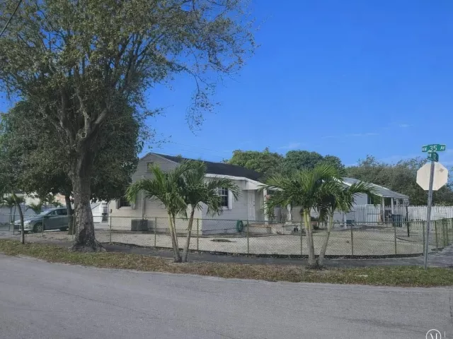 5-bedroom home for sale in Miami - 3500 NW 12th Street - MondialRealty