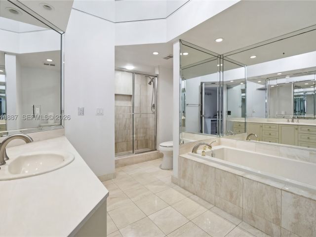3-bedroom condo for rent in Aventura - 1000 W Island Blvd 2806 - MondialRealty