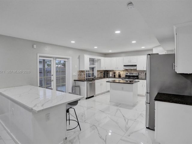 Home for sale at 466 NE 8th Ave - photo 7313532