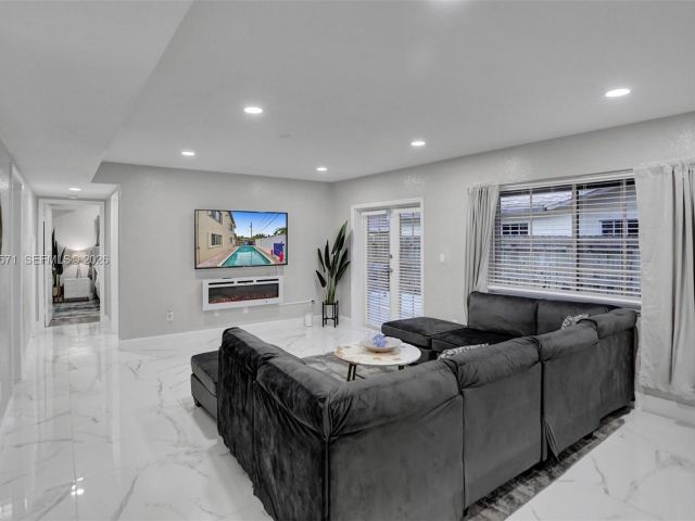 Home for sale at 466 NE 8th Ave - photo 7313533