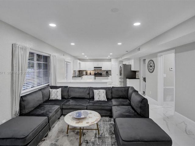 Home for sale at 466 NE 8th Ave - photo 7313534