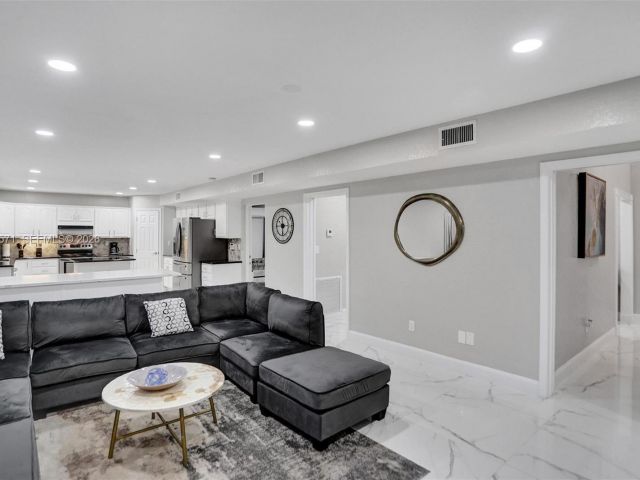 Home for sale at 466 NE 8th Ave - photo 7313535