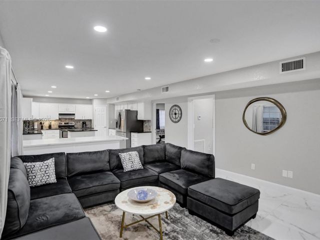 Home for sale at 466 NE 8th Ave - photo 7313536