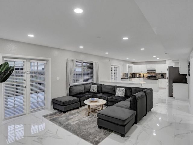 Home for sale at 466 NE 8th Ave - photo 7313537