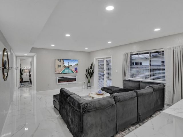 Home for sale at 466 NE 8th Ave - photo 7313538