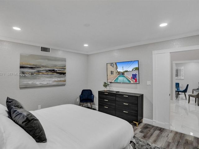 Home for sale at 466 NE 8th Ave - photo 7313543