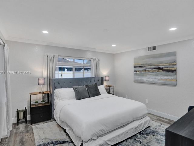 Home for sale at 466 NE 8th Ave - photo 7313545