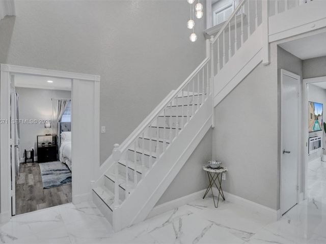 Home for sale at 466 NE 8th Ave - photo 7313547