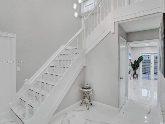 Home for sale at 466 NE 8th Ave - photo 7313548