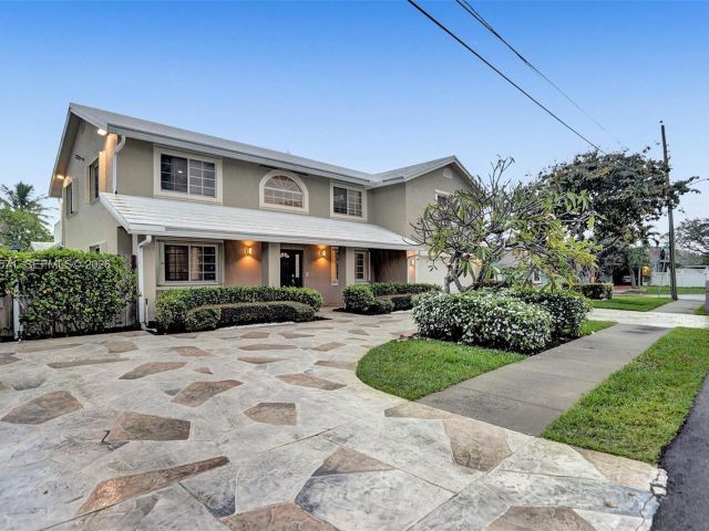 Home for sale at 466 NE 8th Ave - photo 7313549