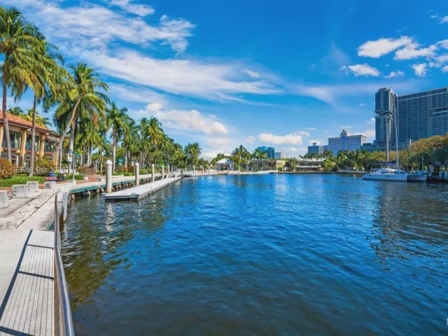 2-bedroom condo for sale in Fort Lauderdale - 600 W Las Olas Blvd 1605S - MondialRealty