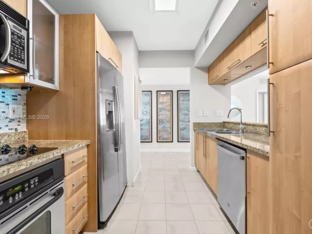 2-bedroom condo for sale in Fort Lauderdale - 600 W Las Olas Blvd 1605S - MondialRealty