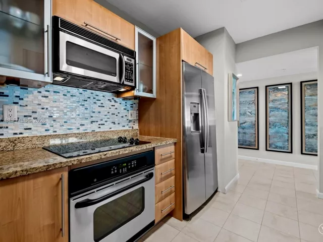 2-bedroom condo for sale in Fort Lauderdale - 600 W Las Olas Blvd 1605S - MondialRealty