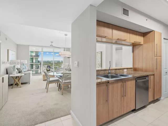 2-bedroom condo for sale in Fort Lauderdale - 600 W Las Olas Blvd 1605S - MondialRealty