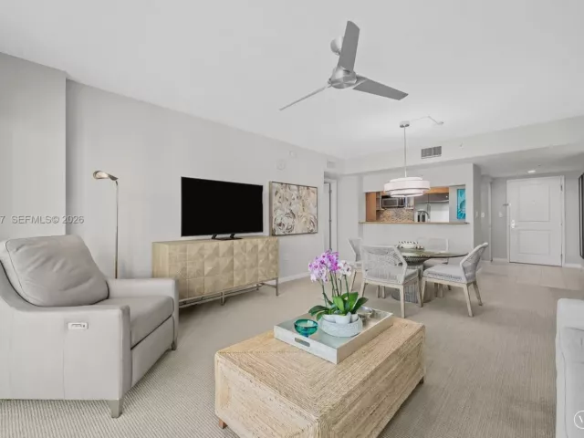 2-bedroom condo for sale in Fort Lauderdale - 600 W Las Olas Blvd 1605S - MondialRealty