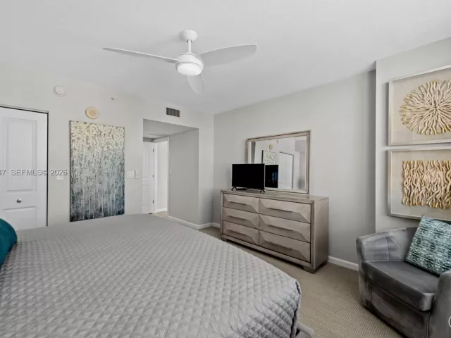 2-bedroom condo for sale in Fort Lauderdale - 600 W Las Olas Blvd 1605S - MondialRealty