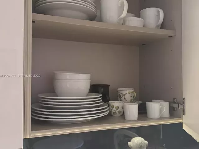 1-bedroom condo for rent in Miami - 1050 Brickell Ave 818 - MondialRealty