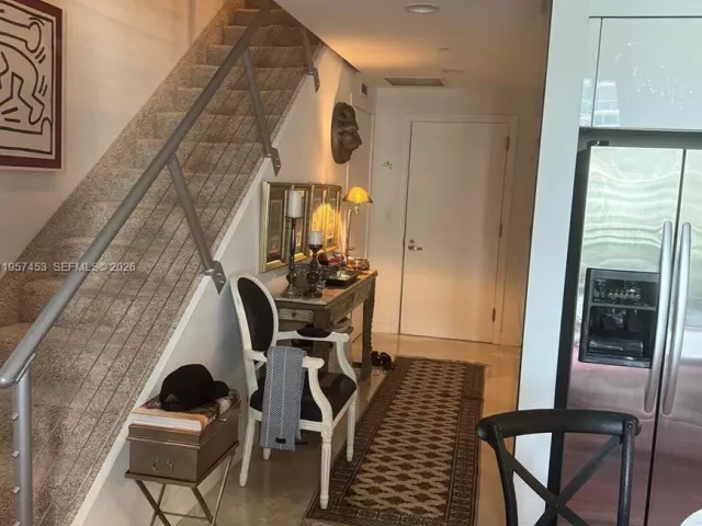 1-bedroom condo for rent in Miami - 1050 Brickell Ave 818 - MondialRealty