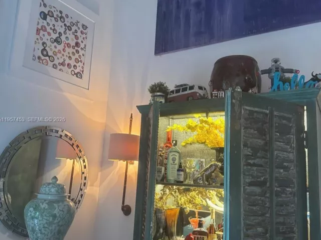 1-bedroom condo for rent in Miami - 1050 Brickell Ave 818 - MondialRealty