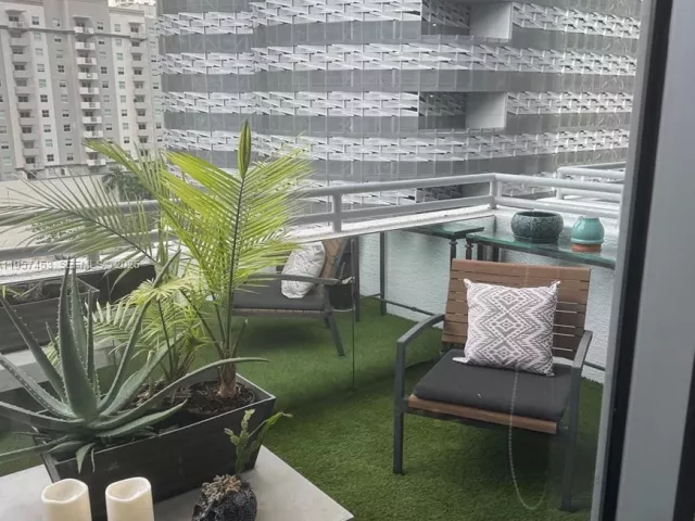 1-bedroom condo for rent in Miami - 1050 Brickell Ave 818 - MondialRealty