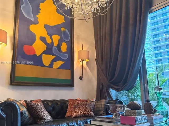 1-bedroom condo for rent in Miami - 1050 Brickell Ave 818 - MondialRealty