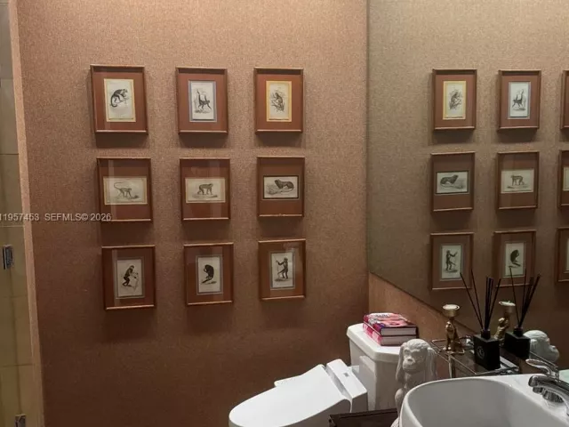 1-bedroom condo for rent in Miami - 1050 Brickell Ave 818 - MondialRealty