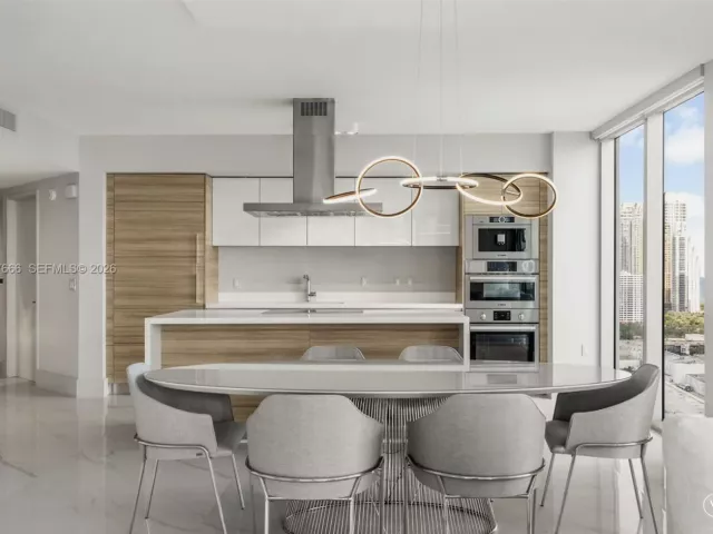 3-bedroom condo for sale in Sunny Isles Beach - 300 Sunny Isles Blvd 4-2202 - MondialRealty