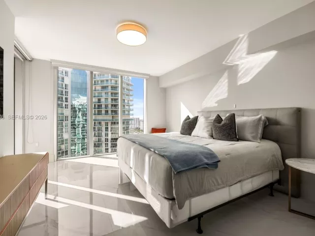 3-bedroom condo for sale in Sunny Isles Beach - 300 Sunny Isles Blvd 4-2202 - MondialRealty