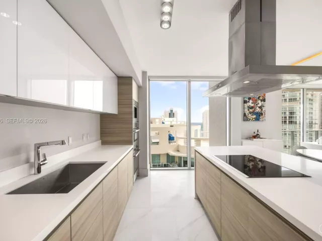 3-bedroom condo for sale in Sunny Isles Beach - 300 Sunny Isles Blvd 4-2202 - MondialRealty