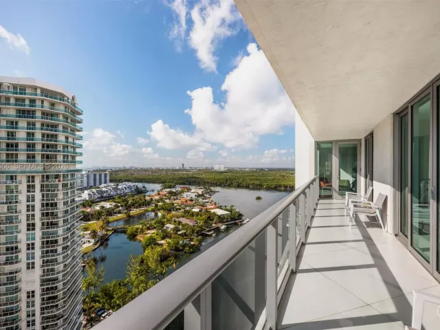 3-bedroom condo for sale in Sunny Isles Beach - 300 Sunny Isles Blvd 4-2202 - MondialRealty