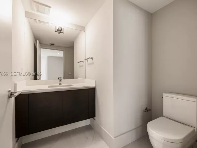 3-bedroom condo for sale in Sunny Isles Beach - 300 Sunny Isles Blvd 4-2202 - MondialRealty