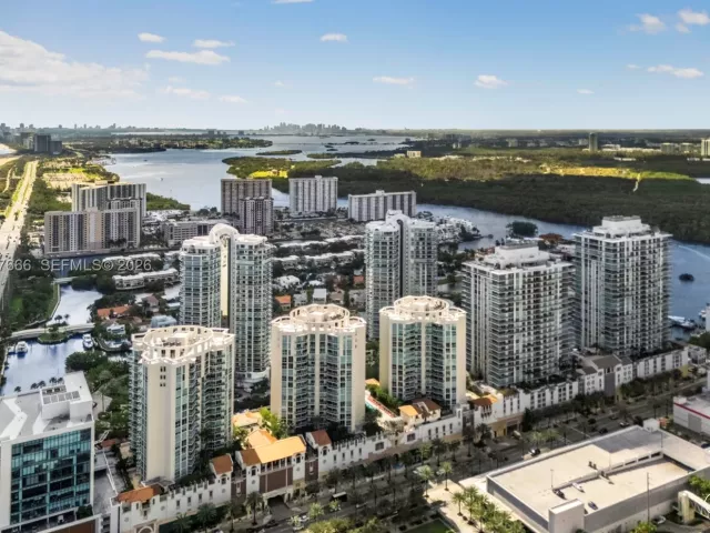 3-bedroom condo for sale in Sunny Isles Beach - 300 Sunny Isles Blvd 4-2202 - MondialRealty
